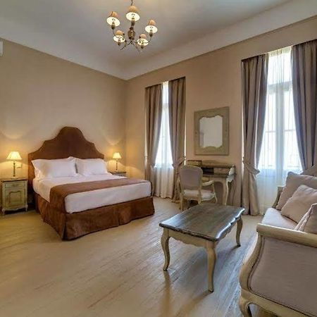 Home & Art Suites เอเธนส์ ภายนอก รูปภาพ