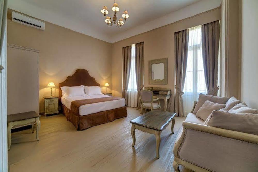 Home & Art Suites เอเธนส์ ภายนอก รูปภาพ