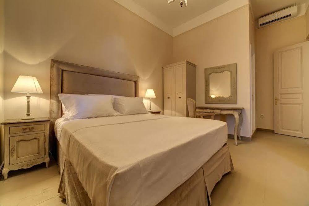 Home & Art Suites เอเธนส์ ภายนอก รูปภาพ